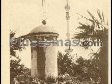 Monumento y cruz de la portería en el convento de la rábida (huelva)