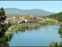 Río Cigüeñela y vista parcial de Buitrago de Lozoya (Madrid)