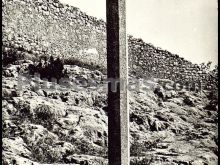 Cruz de la plaza armas del castillo en alquezar (huesca)