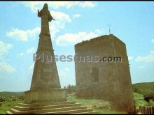 Monumento al sagrado corazón de jesús y castillo en arcos de jalón (zaragoza)