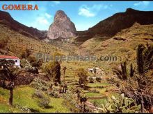 Roque agando de benchijigua en la gomera (santa cruz de tenerife)