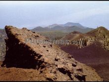 Cumbre de fuencaliente desde el volcán de martín en la palma (islas canarias)