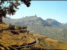 Roque nublo y betaiga al fondo en tejeda (las palmas)