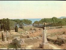 Centro religioso de emporión, en primer término, estatua de esculapio en ampurias (gerona)