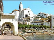 Port - alguer e iglesia en cadaques (gerona)