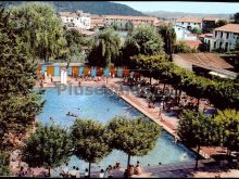 Piscina azul en Capellades (Barcelona)