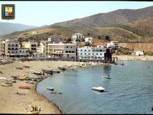 Playa y vista general de colera (gerona)