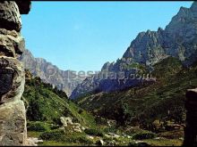 Valle de valdeón. desde el mirador del tombo, el desfiladero del cares. camino hacia cain pasando por la ermita de corona (asturias)