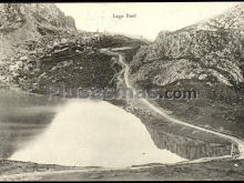 Lago enol de los lagos de covadonga (asturias)