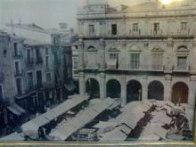 Mercado en la plaza mayor de castellón de la plana