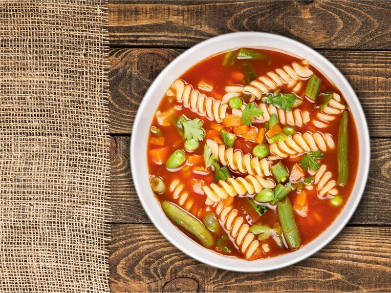 Sopa de pasta con verduras