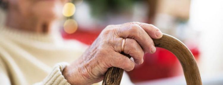 Claves para afrontar la soledad en Navidad de las personas mayores