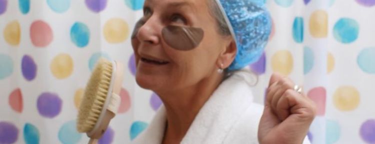 La verdad sobre cuántas veces debes ducharte a partir de los 65