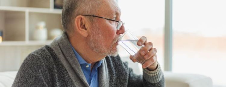 Lo que le ocurre a tu cerebro cuando bebes poca agua
