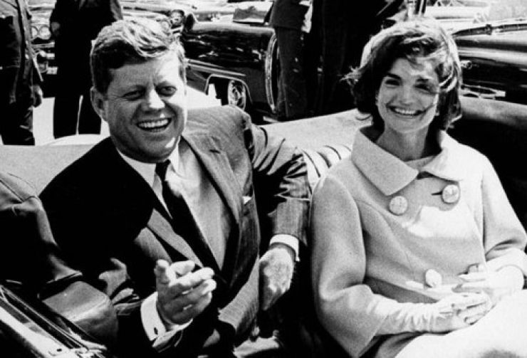 El Presidente John F. Kennedy es asesinado