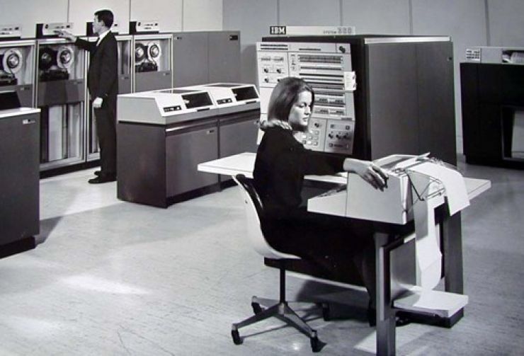 IBM presenta su primera computadora