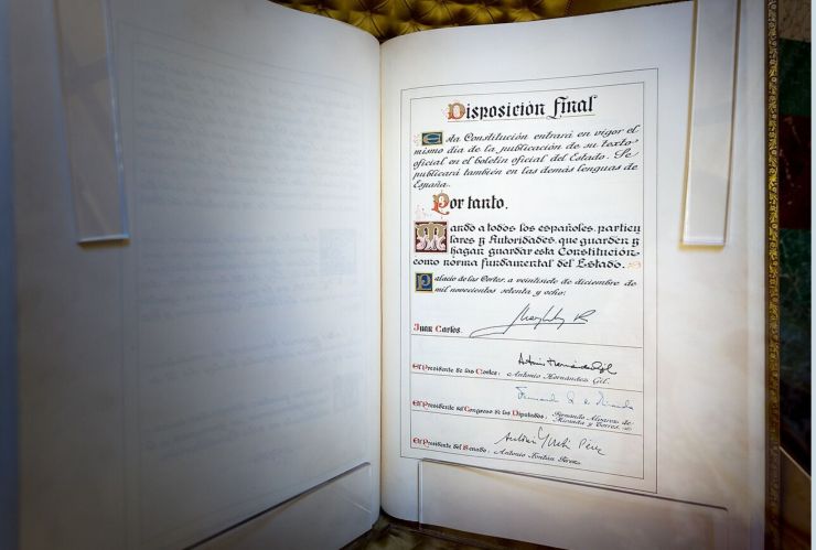 España aprueba la Constitución de 1978 en referéndum