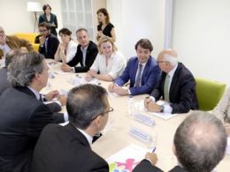 Mañueco anuncia que la Junta de Castilla y León reducirá a tres meses el plazo para reconocer el derecho a las prestaciones por dependencia, la mitad que a nivel estatal