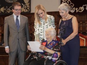 Los mayores centenarios de Amavir reciben un homenaje de la Comunidad de Madrid