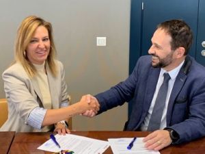 Amavir firma un acuerdo con Pensium para ofrecer a las familias un apoyo financiero que les ayude en el pago de la residencia