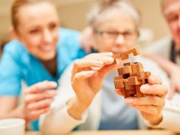 La terapia no farmacológica en el cuidado integral del Alzheimer en Caser Residencial
