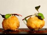 Casi croquetas de gambas con alli-olí de orégano