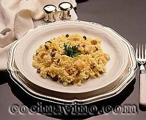 Arroz al curry con almendras