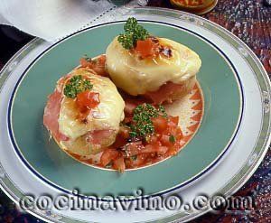 Patatas rellenas de jamón y queso