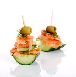 Pepino relleno de salmón