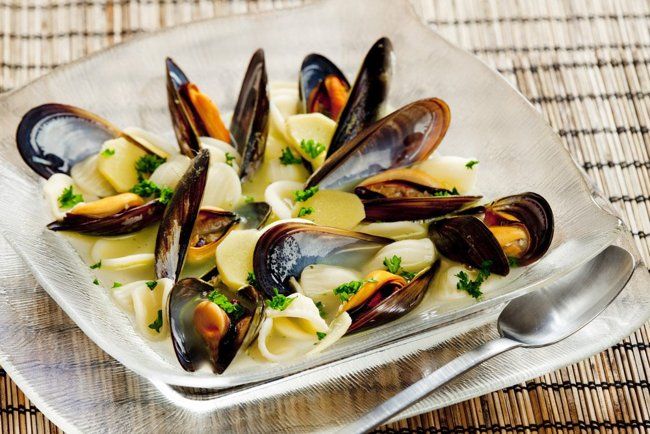 Sopa de pasta con mejillones