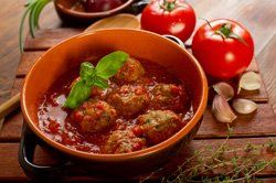 Albóndigas de cerdo con salsa de tomate