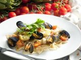 Pajaritas de pasta con mejillones