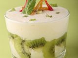 Mousse de limón con kiwis