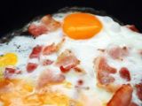 Huevos rotos con bacon