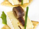 Canapés de queso y anchoa