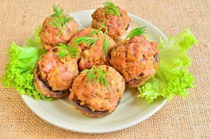 Champiñones rellenos de carne picada