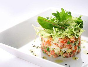 Ensaladilla con salmón y caviar rojo