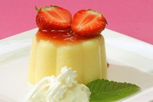 Flan de vainilla con fresa