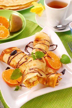 Crepes rellenos de queso y naranja