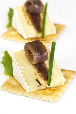 Canapés de queso y anchoa