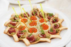 Pinchos de jamón y caviar